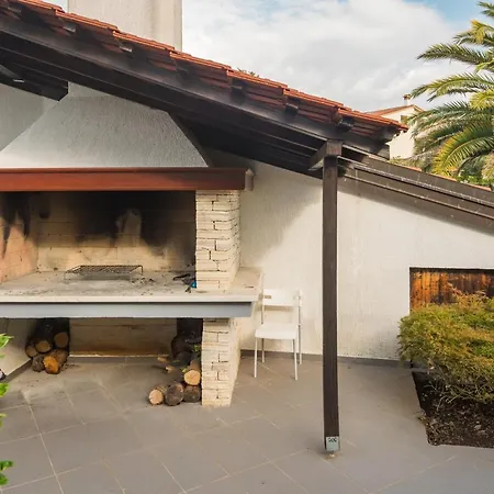 Marty With Private Pool And Jacuzzi ヴィラ Rošini