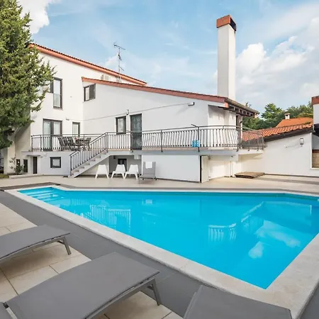 Marty With Private Pool And Jacuzzi ヴィラ *