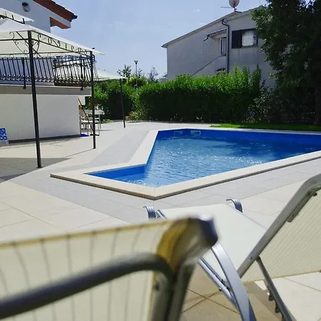 Marty With Private Pool And Jacuzzi Villa *