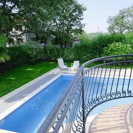 Marty With Private Pool And Jacuzzi