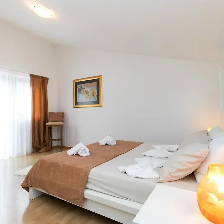 Marty With Private Pool And Jacuzzi