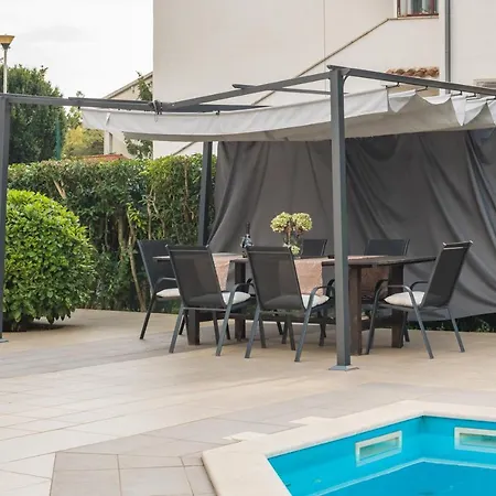 Marty With Private Pool And Jacuzzi Villa