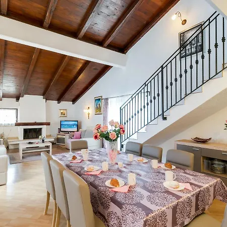 Marty With Private Pool And Jacuzzi * Rosini