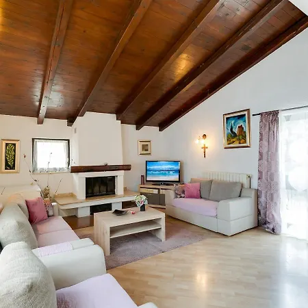 Villa Marty With Private Pool And Jacuzzi