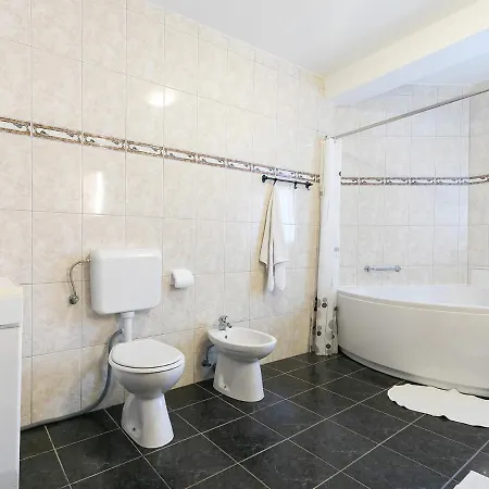 Marty With Private Pool And Jacuzzi Villa *