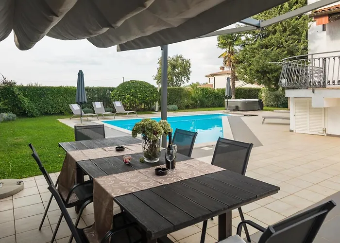 Marty With Private Pool And Jacuzzi וילה *