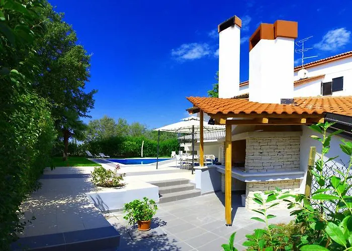 Marty With Private Pool And Jacuzzi