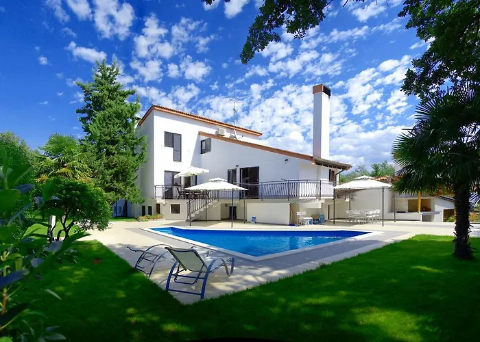 Marty With Private Pool And Jacuzzi 빌라 Rosini