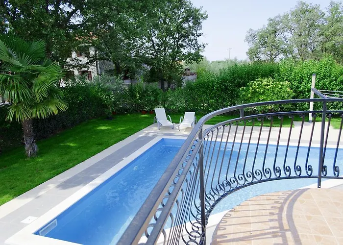 Marty With Private Pool And Jacuzzi