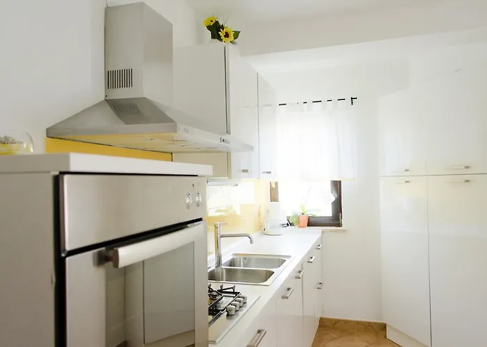 Marty With Private Pool And Jacuzzi 빌라 *