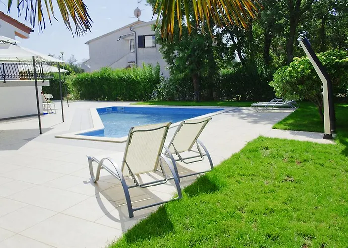 빌라 Marty With Private Pool And Jacuzzi *