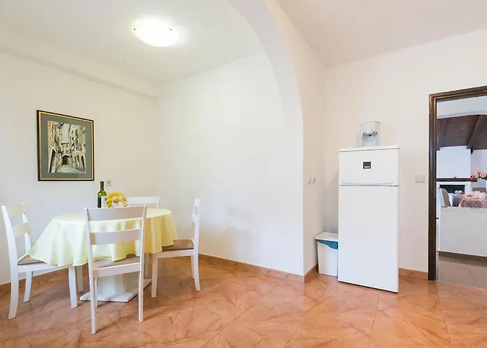 Marty With Private Pool And Jacuzzi 빌라 Rosini