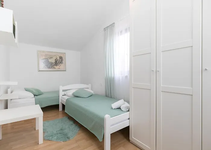 Marty With Private Pool And Jacuzzi 빌라 *