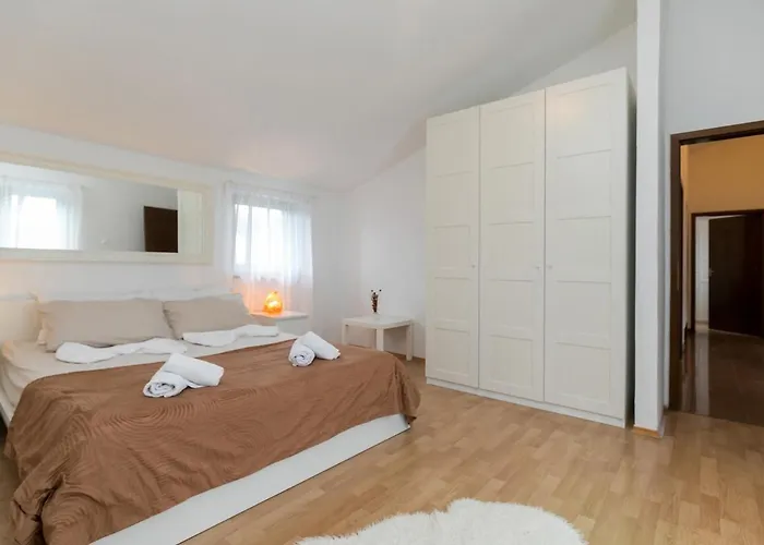 Marty With Private Pool And Jacuzzi