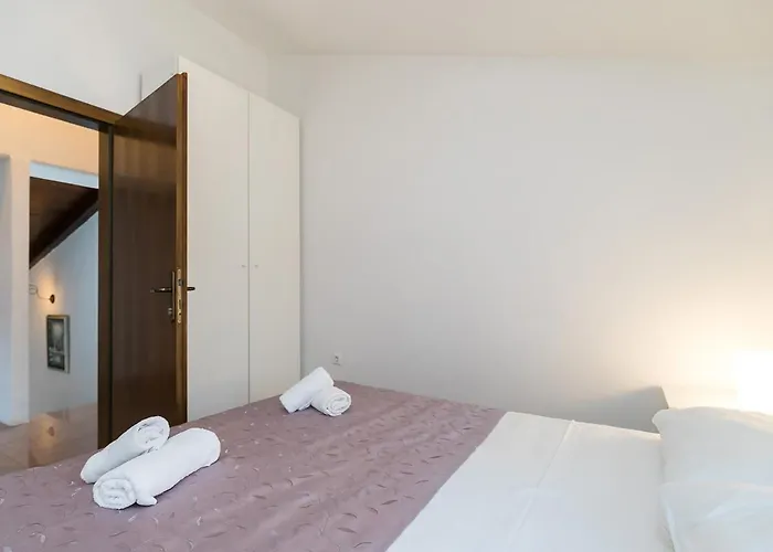 빌라 Marty With Private Pool And Jacuzzi *