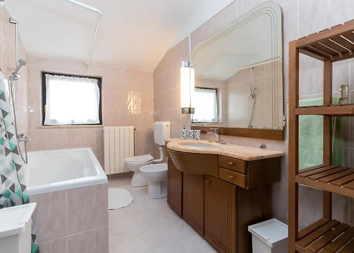 Marty With Private Pool And Jacuzzi 빌라 *