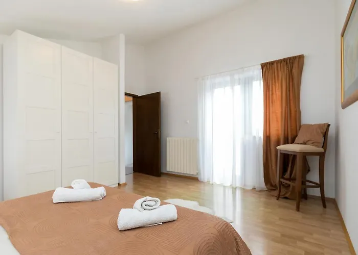 Marty With Private Pool And Jacuzzi Rosini