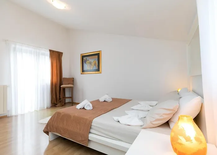 Marty With Private Pool And Jacuzzi